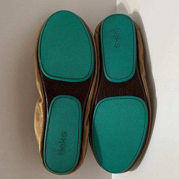 Tieks Women's Metallic Gold Flats Size 10 - Picture 3 of 7